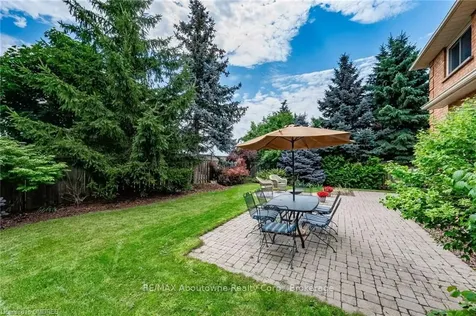 126 Howell Road Oakville ON L6H 5Z3