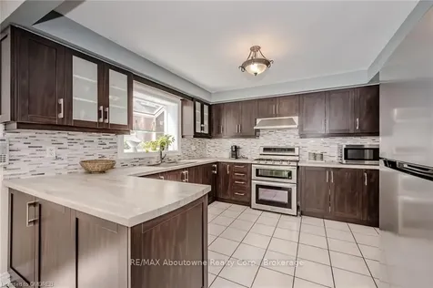 126 Howell Road Oakville ON L6H 5Z3