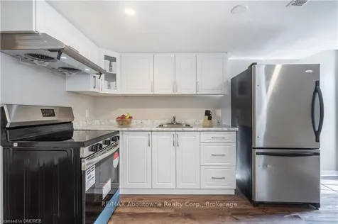 2444 Shadow Court Oakville ON L6M 5G6