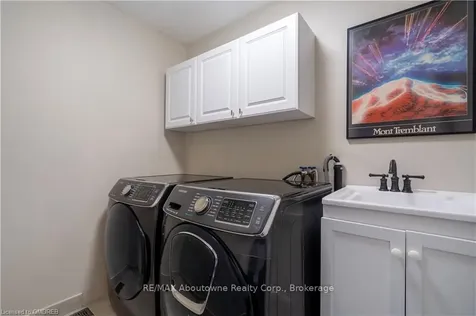 2444 Shadow Court Oakville ON L6M 5G6