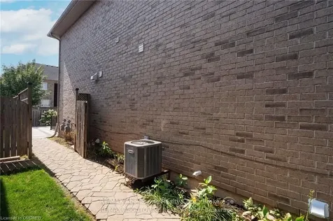 2444 Shadow Court Oakville ON L6M 5G6