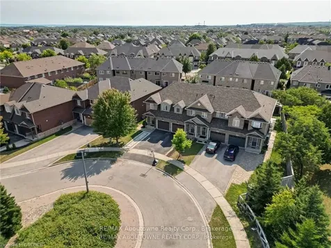 2444 Shadow Court Oakville ON L6M 5G6