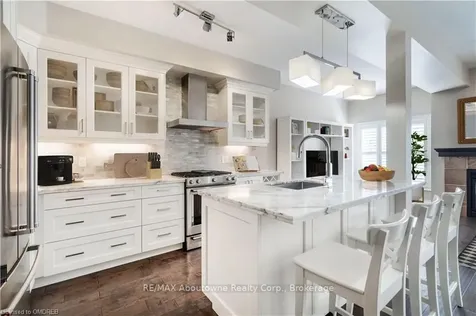 2444 Shadow Court Oakville ON L6M 5G6