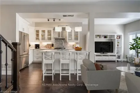 2444 Shadow Court Oakville ON L6M 5G6