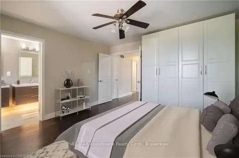2444 Shadow Court Oakville ON L6M 5G6