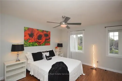 1 Lone Oak Avenue Brampton ON L6S 5V5