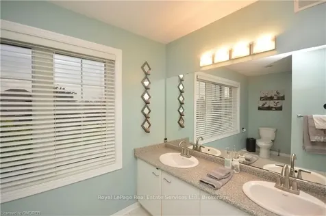 1 Lone Oak Avenue Brampton ON L6S 5V5