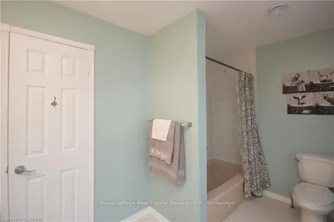 1 Lone Oak Avenue Brampton ON L6S 5V5