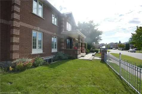 1 Lone Oak Avenue Brampton ON L6S 5V5