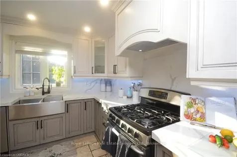 1 Lone Oak Avenue Brampton ON L6S 5V5