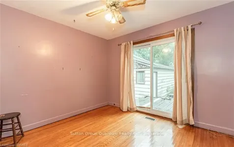 693 Ashley Avenue Burlington ON L7R 2Z2