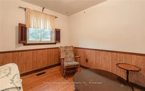 693 Ashley Avenue Burlington ON L7R 2Z2