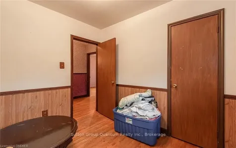 693 Ashley Avenue Burlington ON L7R 2Z2