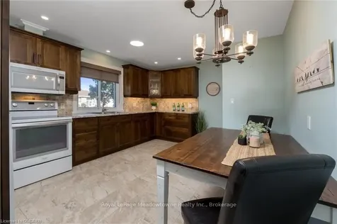 138 Elizabeth Drive Halton Hills ON L7J 1B7