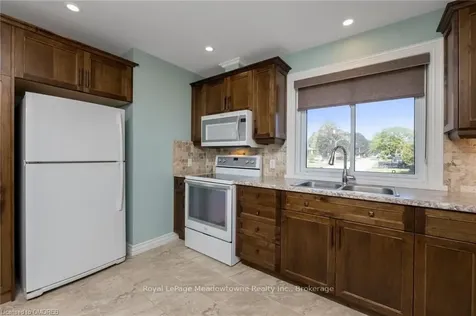 138 Elizabeth Drive Halton Hills ON L7J 1B7