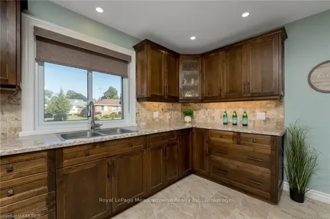 138 Elizabeth Drive Halton Hills ON L7J 1B7