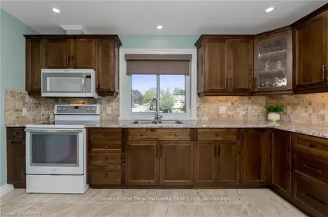 138 Elizabeth Drive Halton Hills ON L7J 1B7