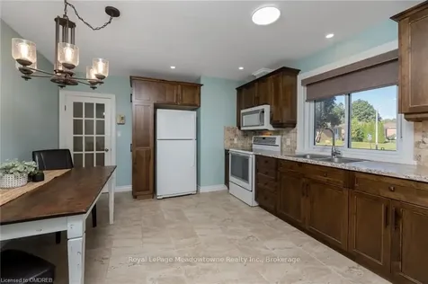 138 Elizabeth Drive Halton Hills ON L7J 1B7