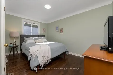 138 Elizabeth Drive Halton Hills ON L7J 1B7