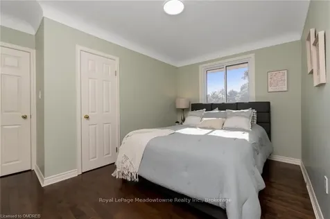 138 Elizabeth Drive Halton Hills ON L7J 1B7