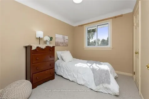 138 Elizabeth Drive Halton Hills ON L7J 1B7