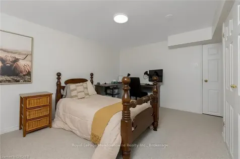 138 Elizabeth Drive Halton Hills ON L7J 1B7