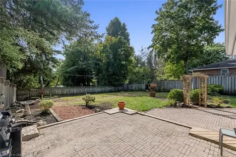 138 Elizabeth Drive Halton Hills ON L7J 1B7
