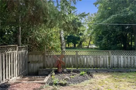 138 Elizabeth Drive Halton Hills ON L7J 1B7