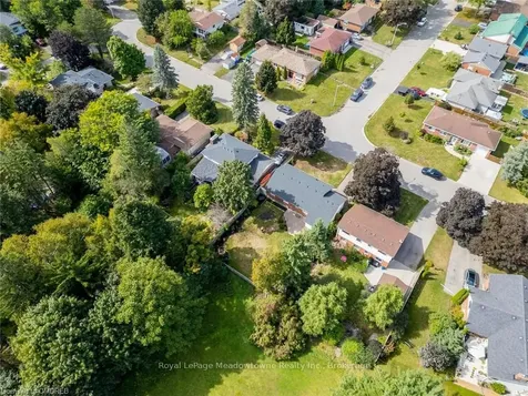 138 Elizabeth Drive Halton Hills ON L7J 1B7
