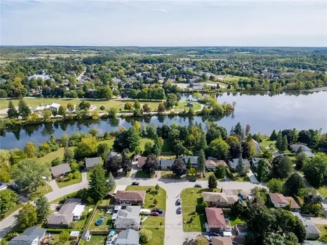 138 Elizabeth Drive Halton Hills ON L7J 1B7