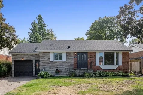 138 Elizabeth Drive Halton Hills ON L7J 1B7