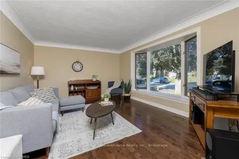 138 Elizabeth Drive Halton Hills ON L7J 1B7