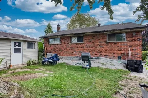 2137 Mount Forest Drive Burlington ON L7P 1H6