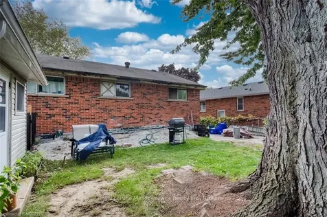 2137 Mount Forest Drive Burlington ON L7P 1H6