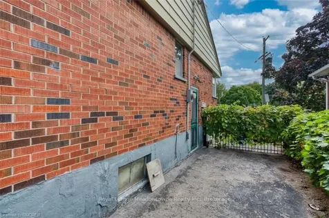 2137 Mount Forest Drive Burlington ON L7P 1H6