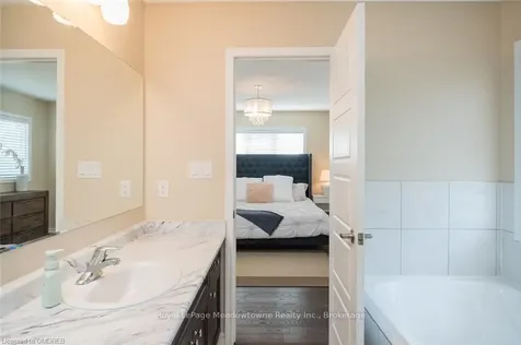 536 Laking Terrace Milton ON L9T 9J3