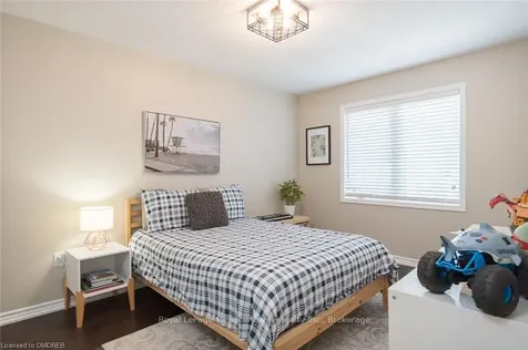536 Laking Terrace Milton ON L9T 9J3