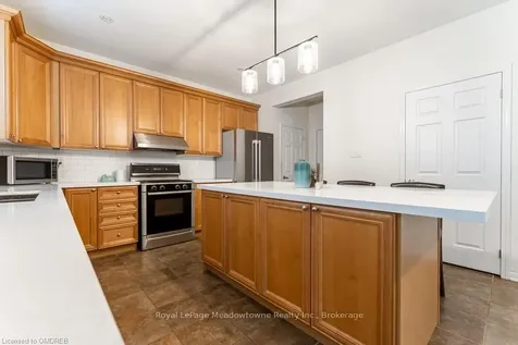 725 Switzer Crescent Milton ON L9T 0H3
