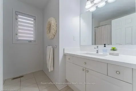 725 Switzer Crescent Milton ON L9T 0H3