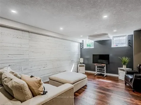 3397 Eglinton Avenue W Mississauga ON L5M 7W9