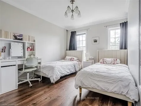 3397 Eglinton Avenue W Mississauga ON L5M 7W9