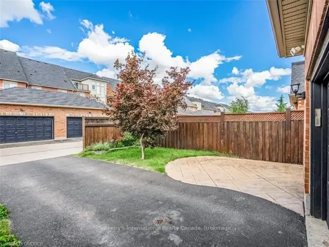 3397 Eglinton Avenue W Mississauga ON L5M 7W9