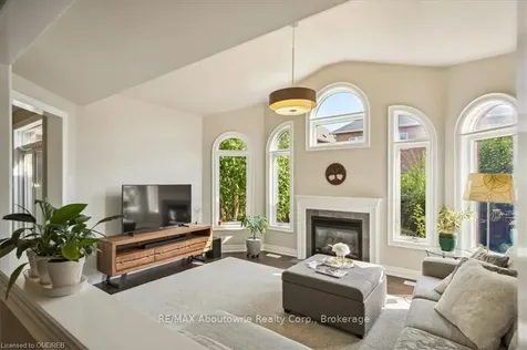 2474 Kwinter Road Oakville ON L6M 0K6