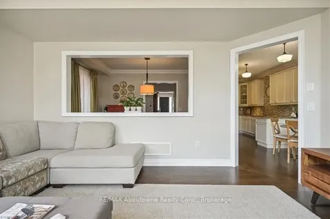 2474 Kwinter Road Oakville ON L6M 0K6