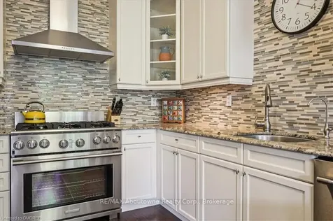 2474 Kwinter Road Oakville ON L6M 0K6