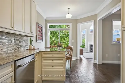 2474 Kwinter Road Oakville ON L6M 0K6