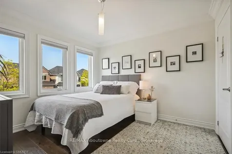 2474 Kwinter Road Oakville ON L6M 0K6