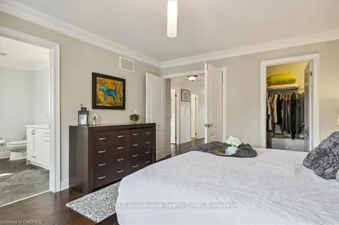 2474 Kwinter Road Oakville ON L6M 0K6