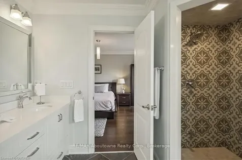 2474 Kwinter Road Oakville ON L6M 0K6