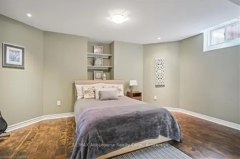 2474 Kwinter Road Oakville ON L6M 0K6